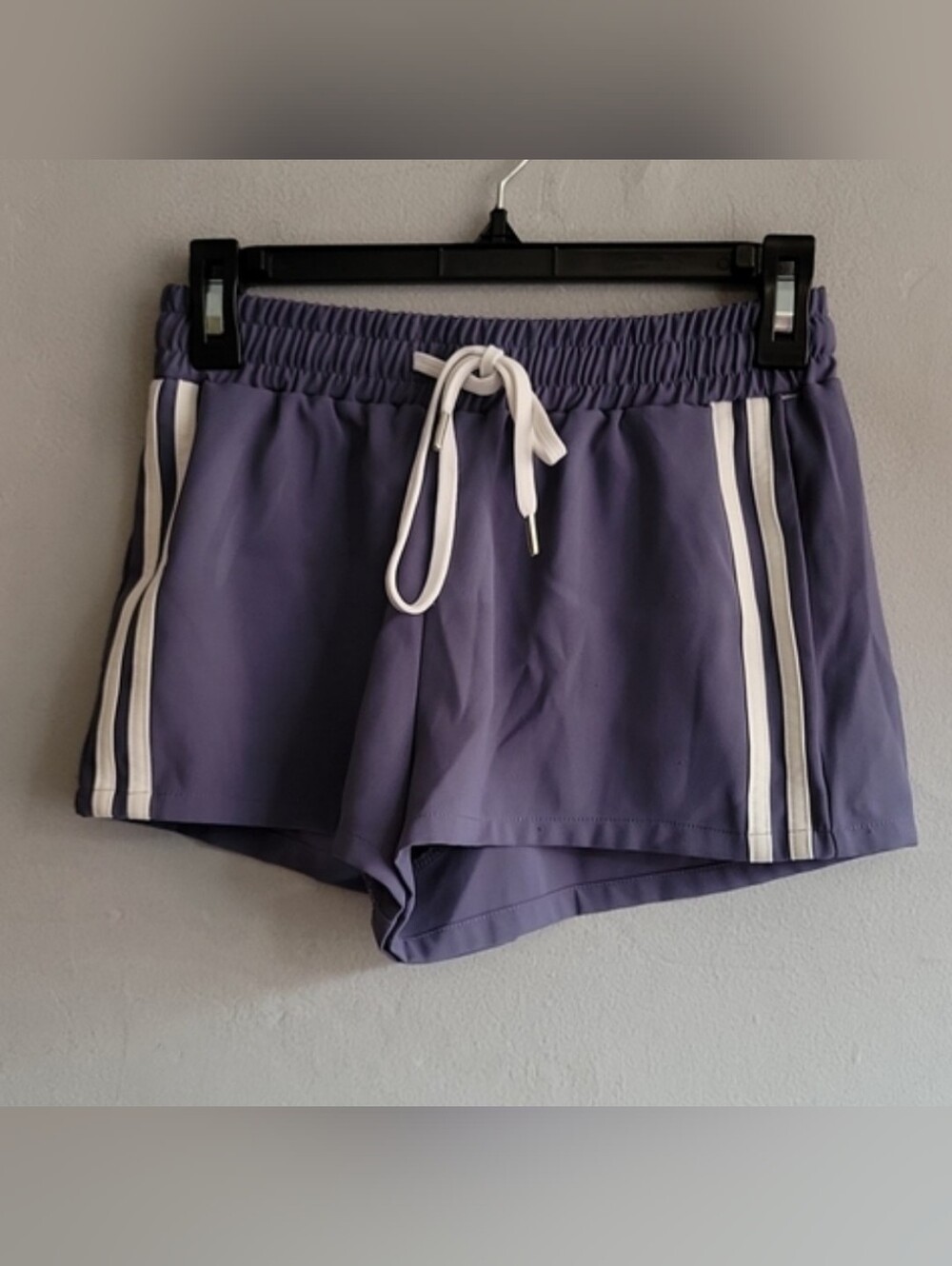 Women's medium periwinkle purple athletic pull-on shorts w/white stripe